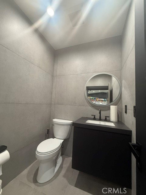 3075 California Street Property Photo 10