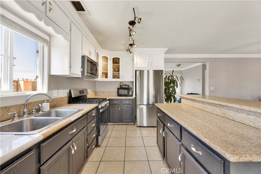 13286 Terra Bella Street Property Photo 6