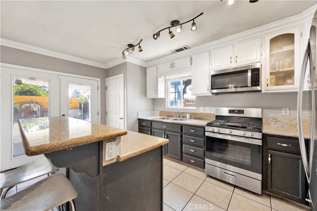 13286 Terra Bella Street Property Photo 7