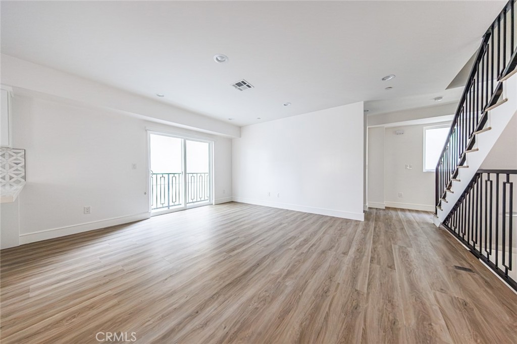 1243 N Sycamore Street Property Photo 25