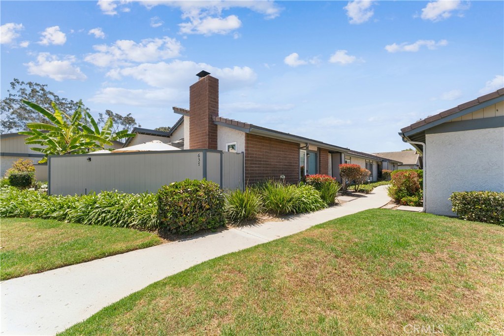 637 Holly Property Photo 2