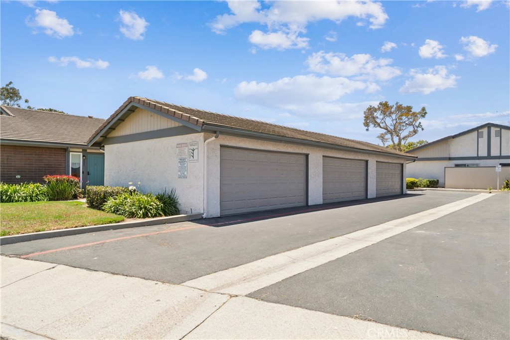 637 Holly Property Photo 6