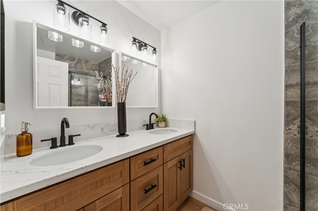 637 Holly Property Photo 21