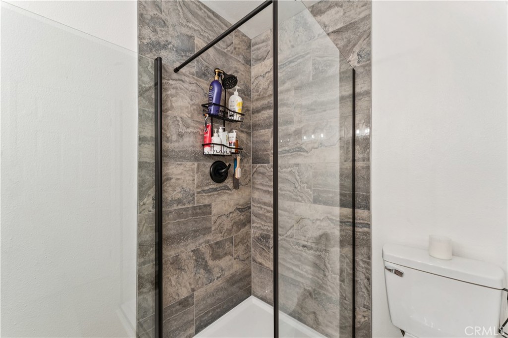 637 Holly Property Photo 22