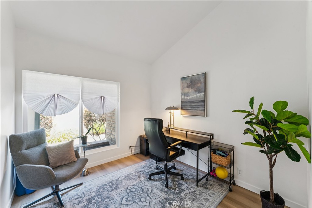 637 Holly Property Photo 31