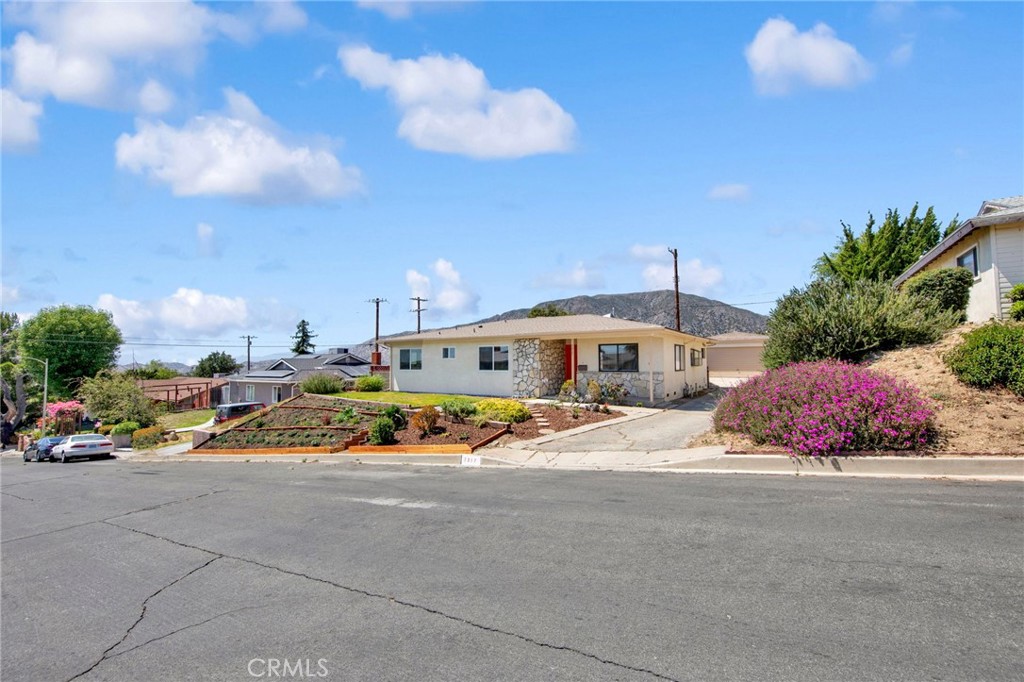 7217 Lonzo Property Photo 2
