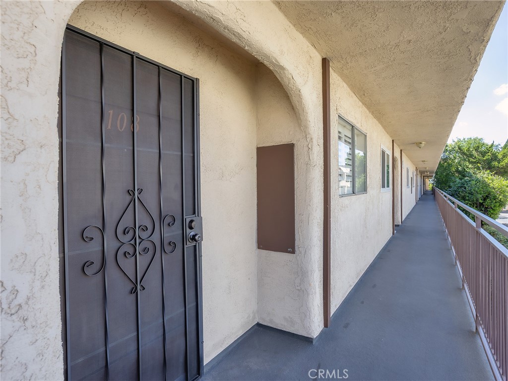 5412 Lindley Avenue 108 Property Photo 4