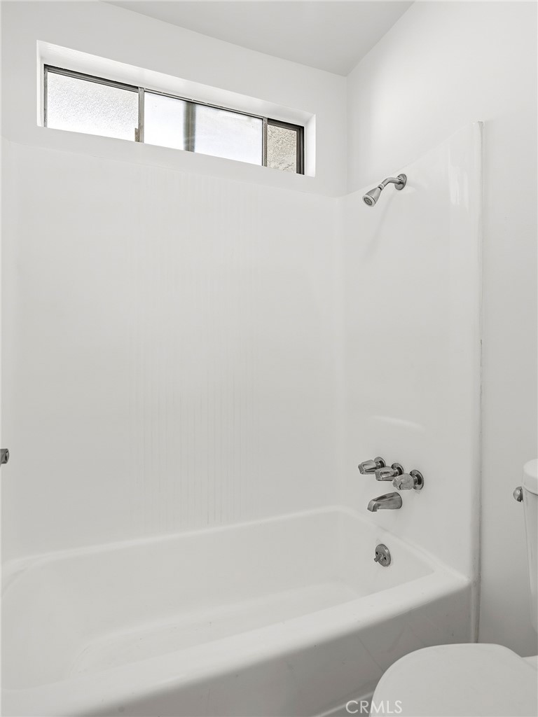 5412 Lindley Avenue 108 Property Photo 26