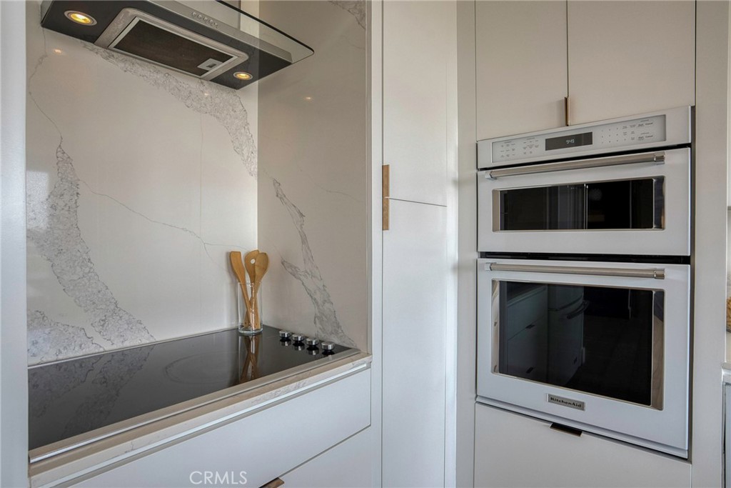 100 S Doheny 707 Property Photo 24