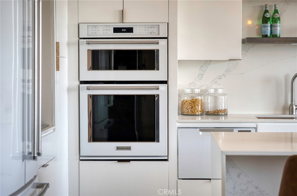 100 S Doheny 707 Property Photo 26
