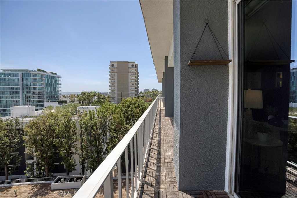100 S Doheny 707 Property Photo 42