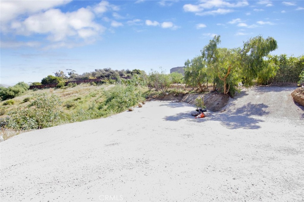 10200 Willow Springs Lane Property Photo 16