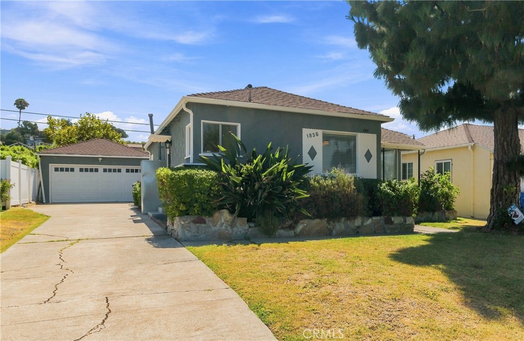 1836 N Rowan Property Photo 1
