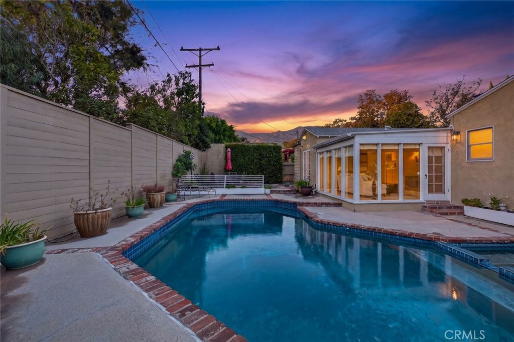 1321 Graynold Property Photo 1