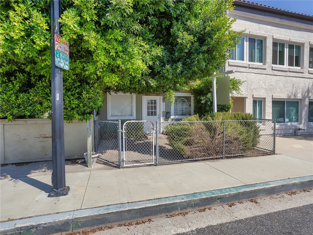 1817 W Burbank Boulevard Property Photo 1