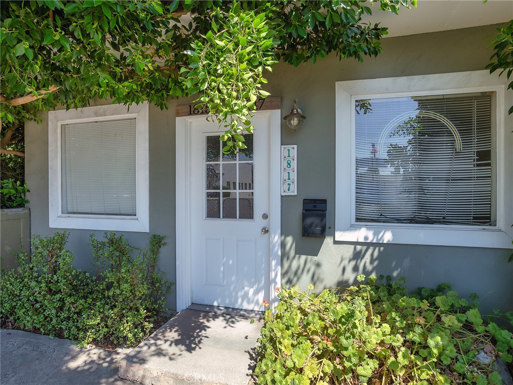 1817 W Burbank Boulevard Property Photo 4