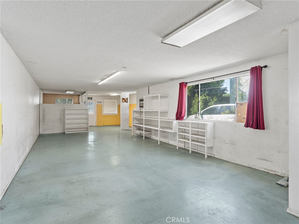 1817 W Burbank Boulevard Property Photo 7