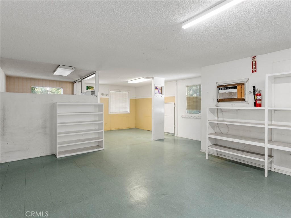 1817 W Burbank Boulevard Property Photo 9