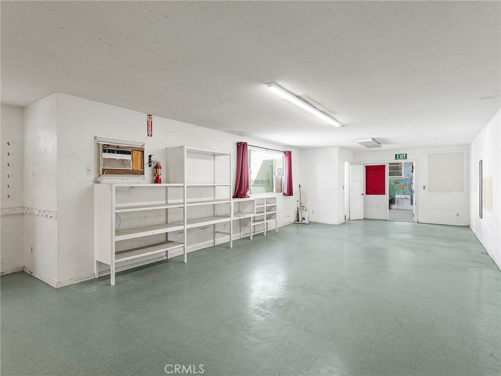 1817 W Burbank Boulevard Property Photo 10
