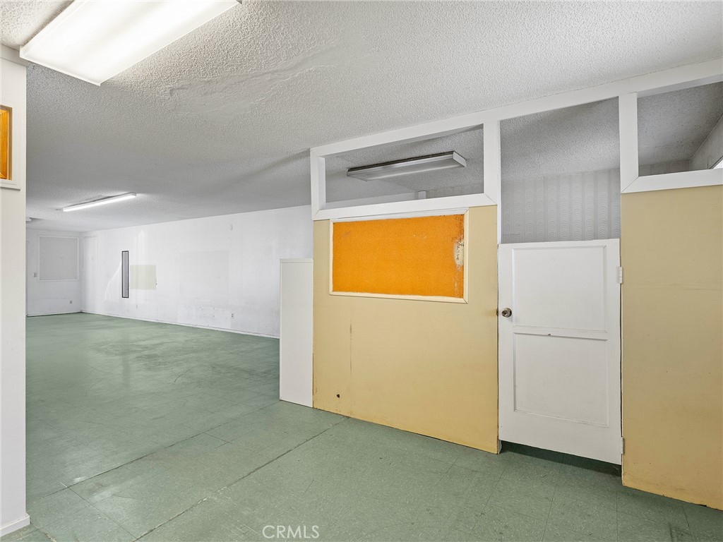 1817 W Burbank Boulevard Property Photo 11