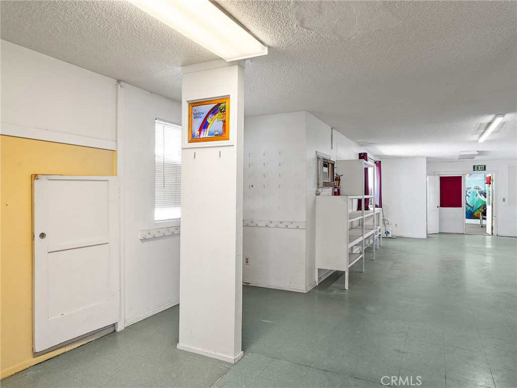 1817 W Burbank Boulevard Property Photo 12