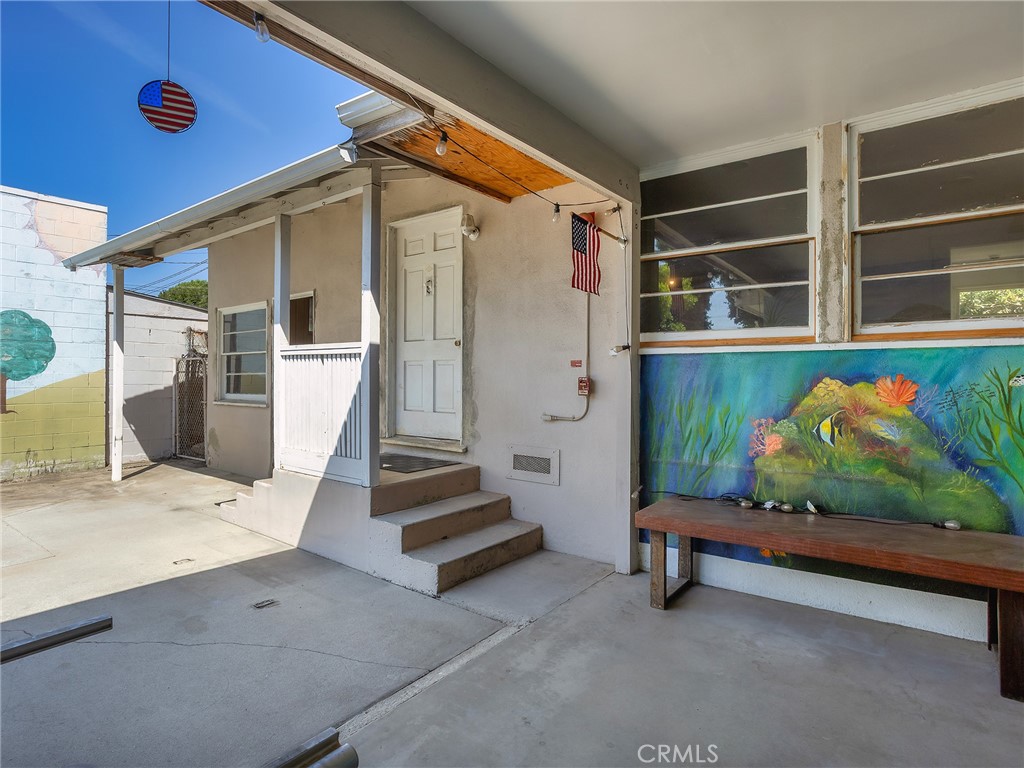 1817 W Burbank Boulevard Property Photo 15