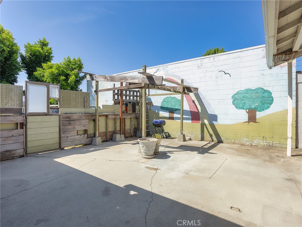 1817 W Burbank Boulevard Property Photo 17