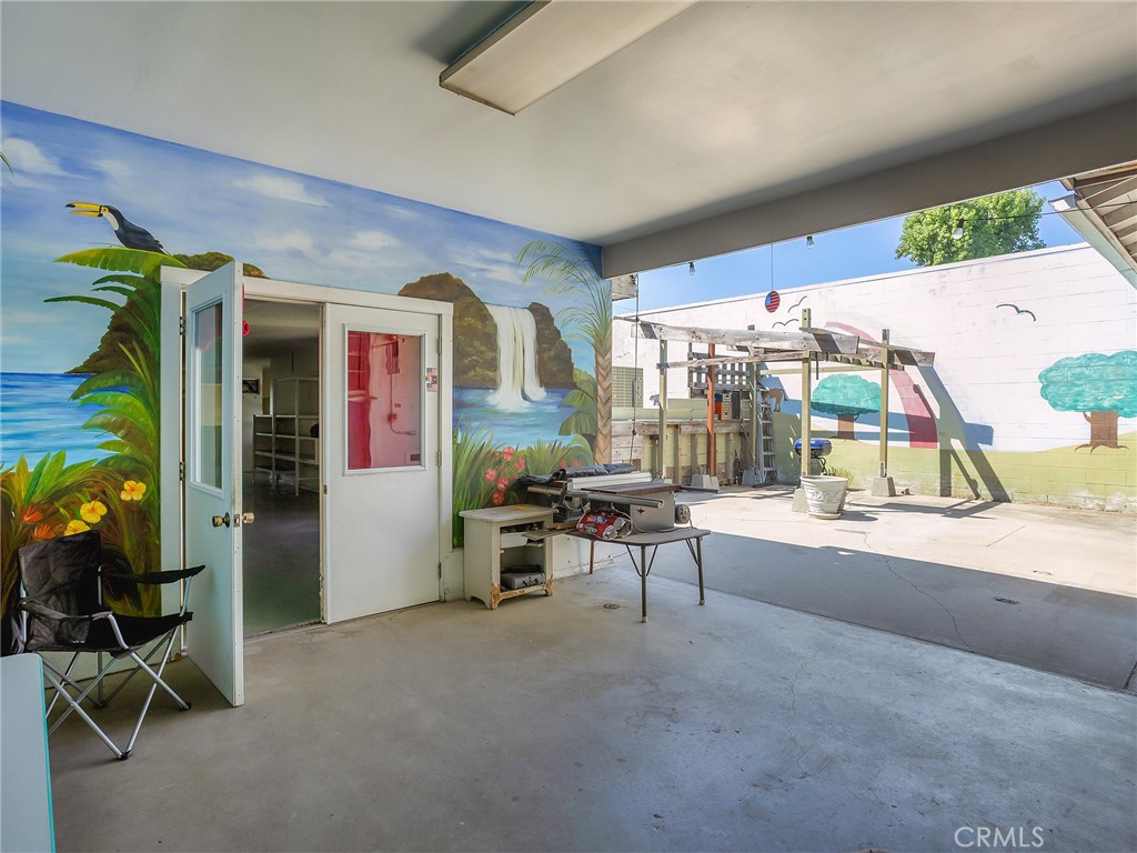 1817 W Burbank Boulevard Property Photo 18