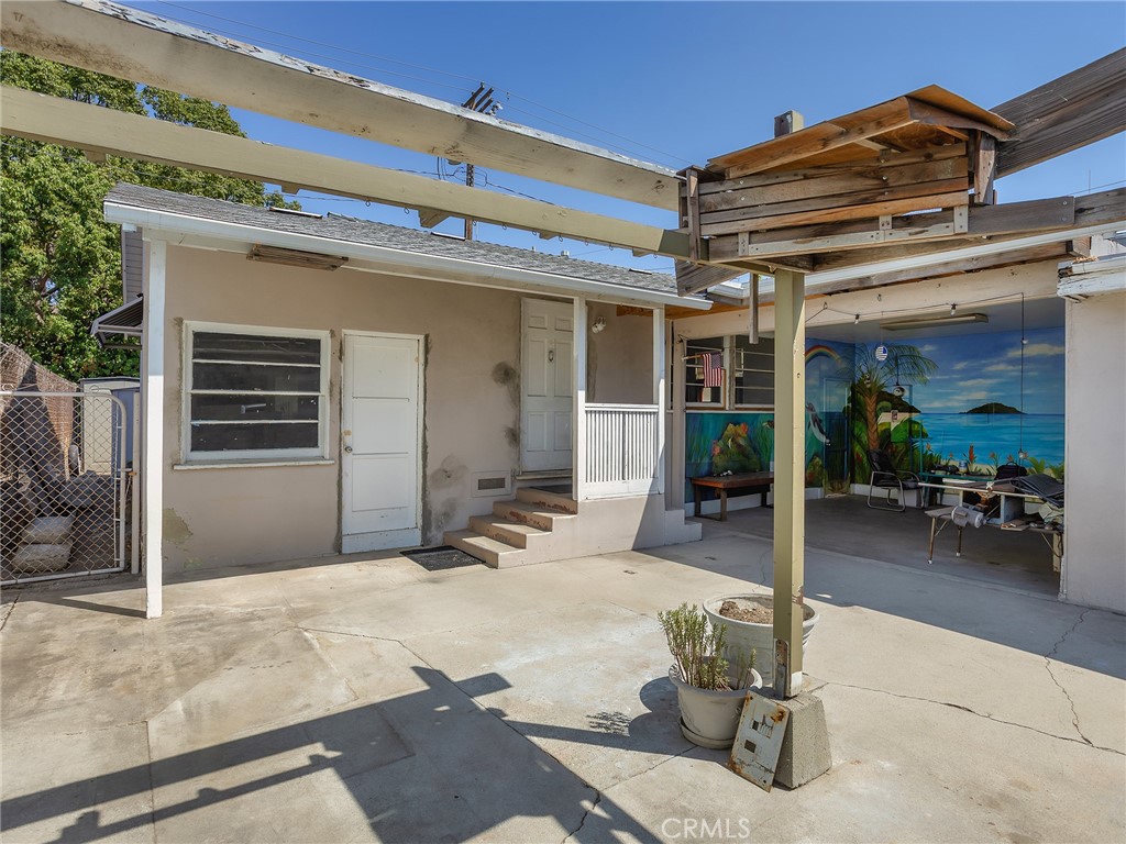 1817 W Burbank Boulevard Property Photo 19