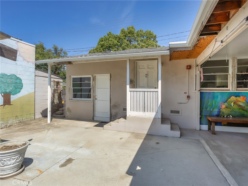 1817 W Burbank Boulevard Property Photo 20