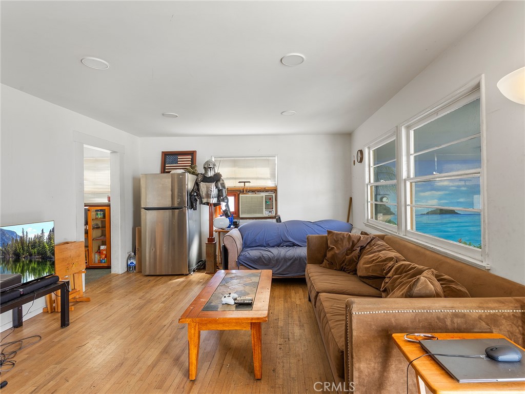 1817 W Burbank Boulevard Property Photo 24
