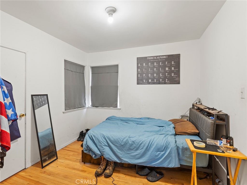 1817 W Burbank Boulevard Property Photo 28