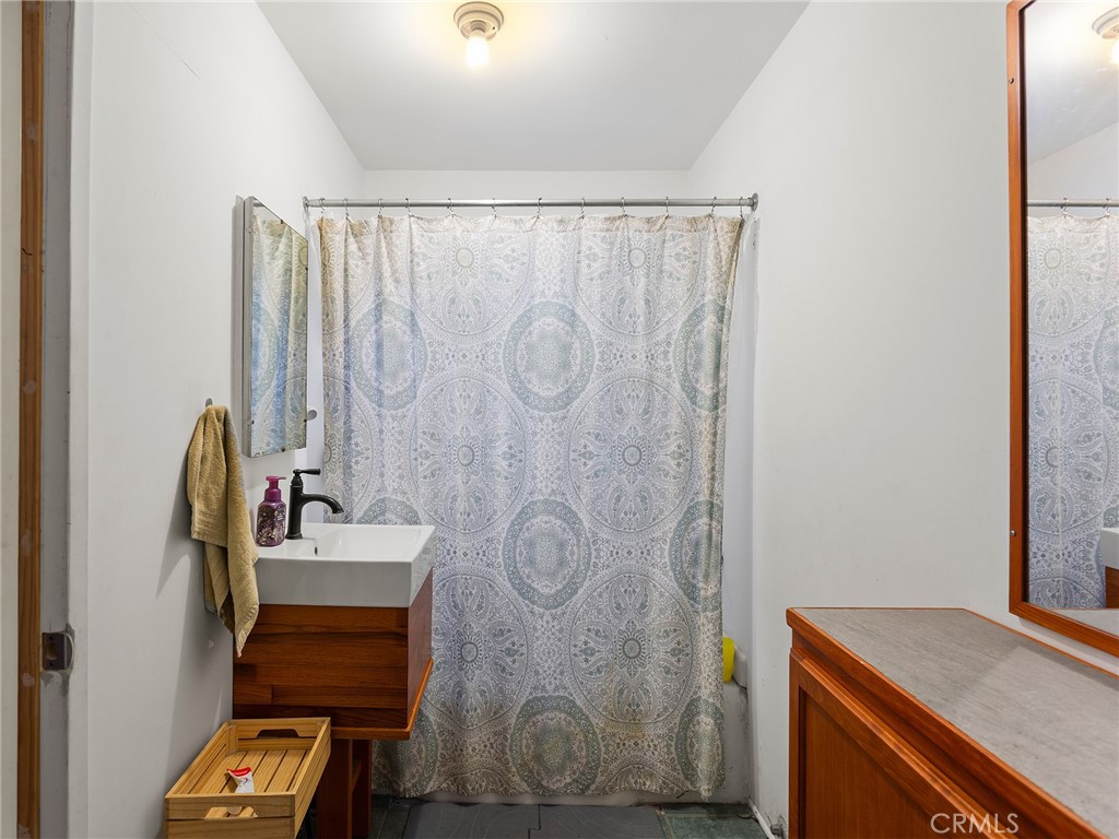 1817 W Burbank Boulevard Property Photo 31