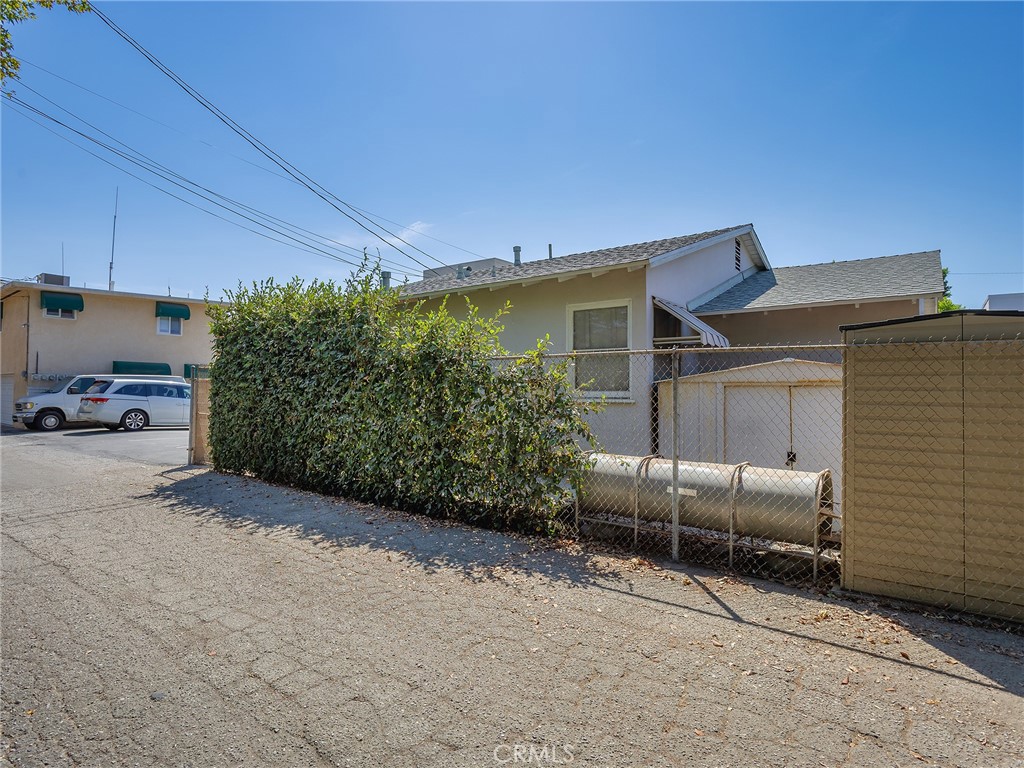 1817 W Burbank Boulevard Property Photo 38