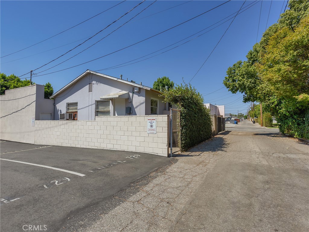 1817 W Burbank Boulevard Property Photo 39