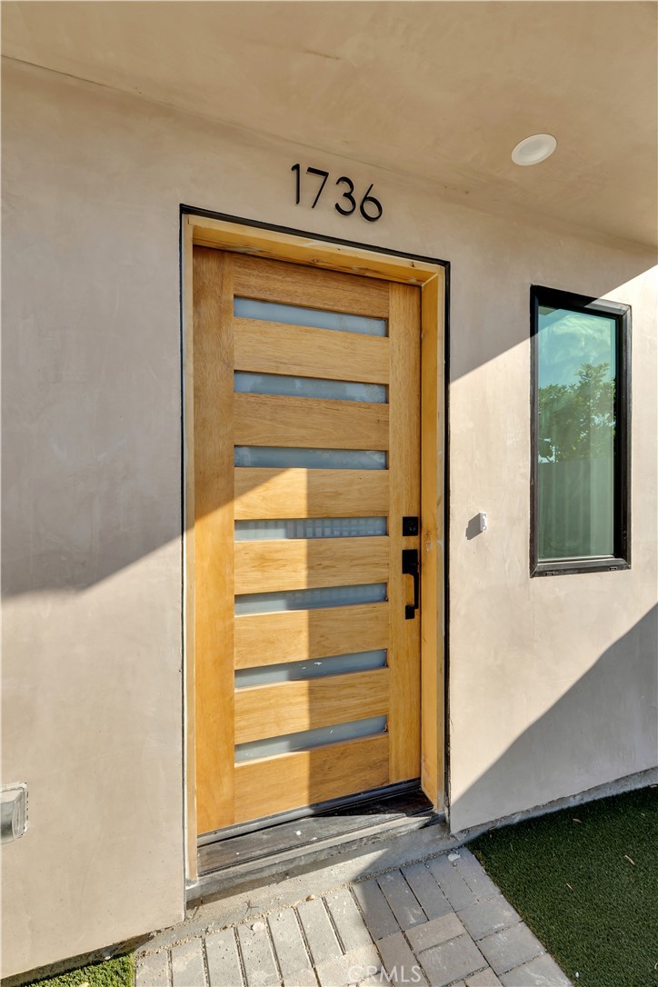 1736 Carmona Avenue Property Photo 8