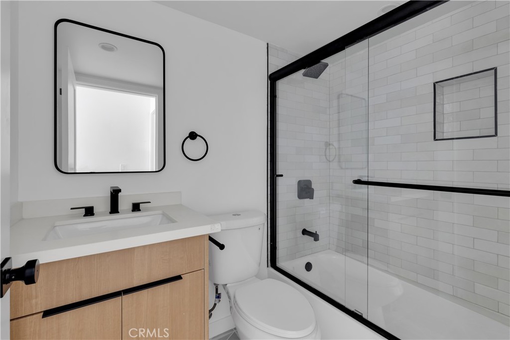1736 Carmona Avenue Property Photo 13