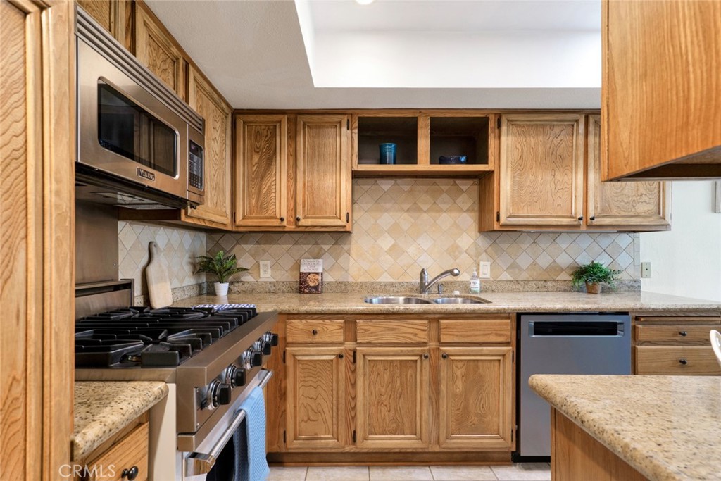 1008 W Riverside Drive 34 Property Photo 15
