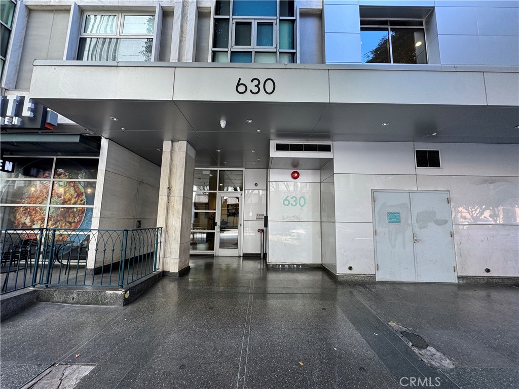 630 W 6th Property Photo 1