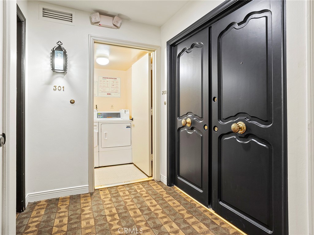 6724 Hillpark Drive 302 Property Photo 3