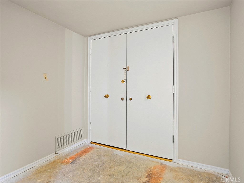 6724 Hillpark Drive 302 Property Photo 4