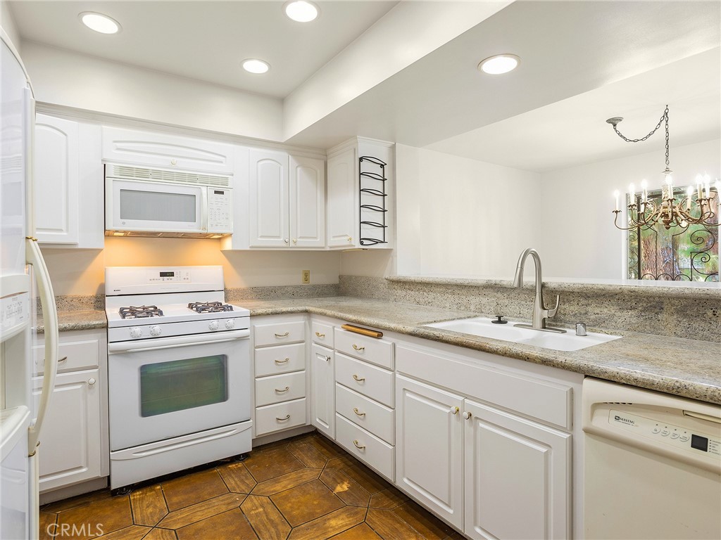 6724 Hillpark Drive 302 Property Photo 6