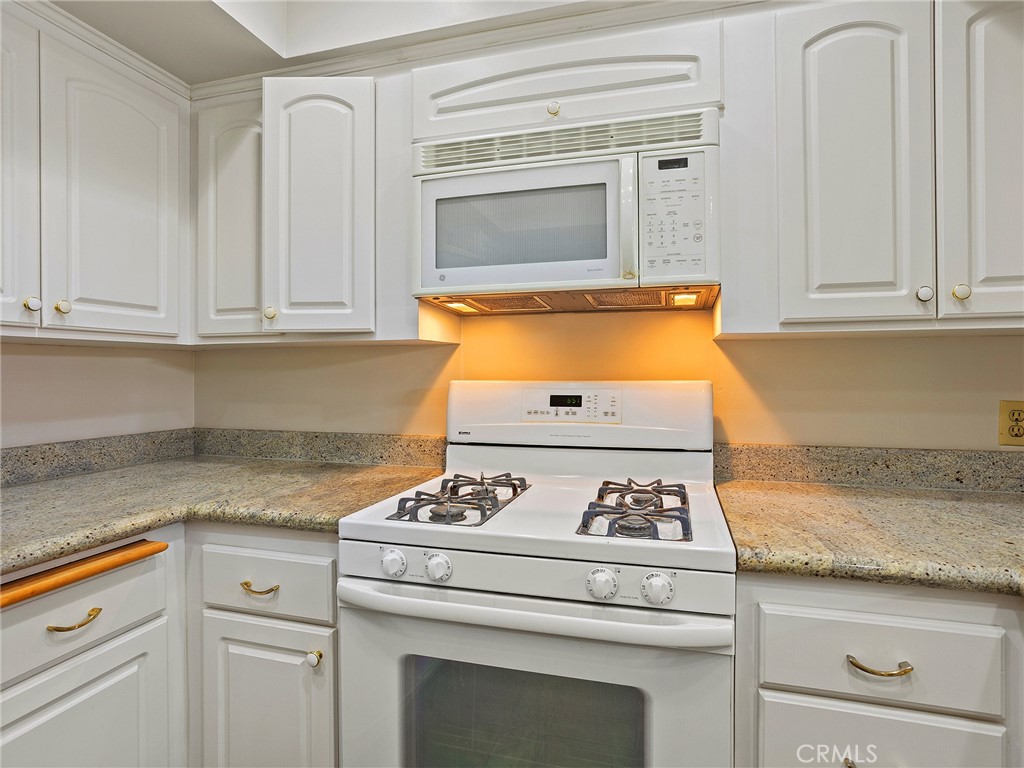 6724 Hillpark Drive 302 Property Photo 7