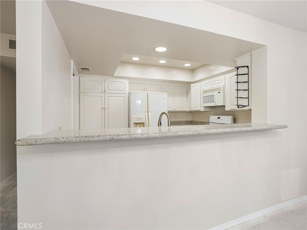 6724 Hillpark Drive 302 Property Photo 8