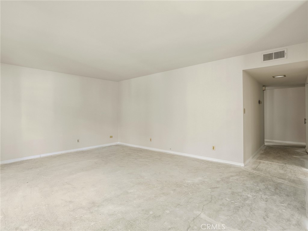 6724 Hillpark Drive 302 Property Photo 13