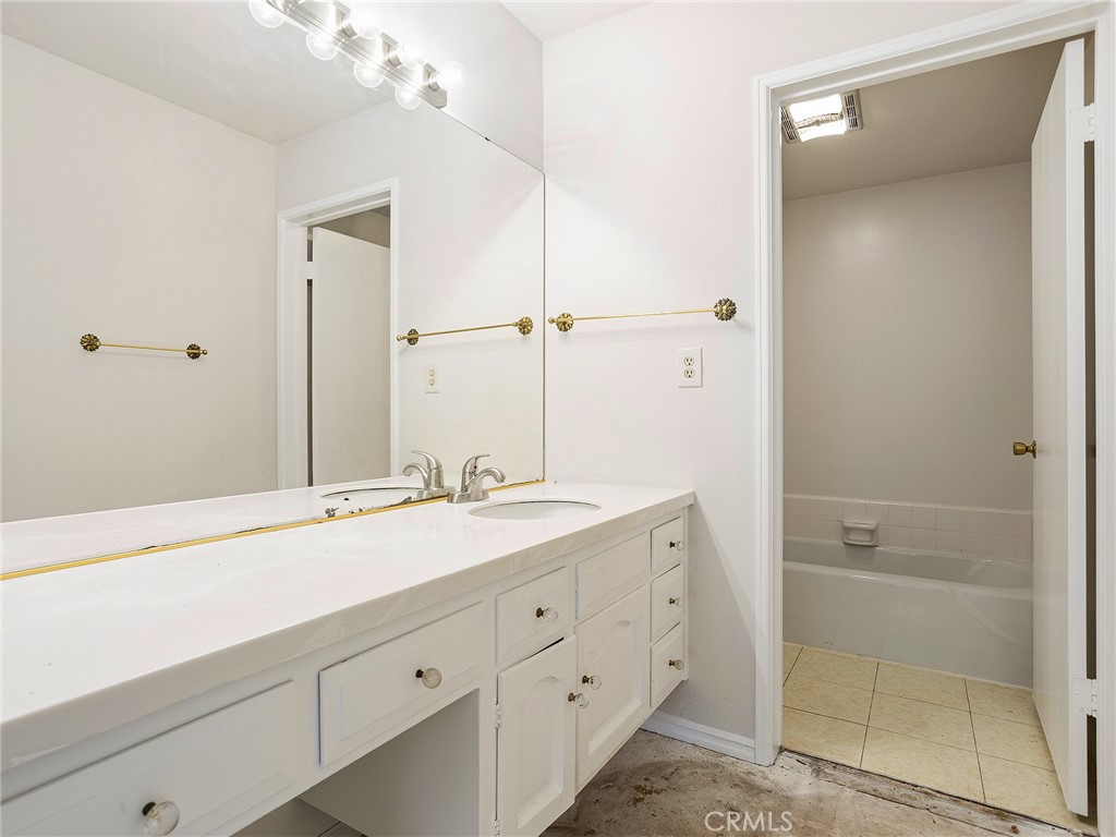 6724 Hillpark Drive 302 Property Photo 20