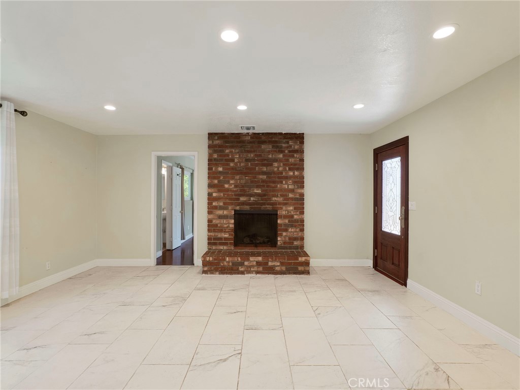 1414 Thompson Property Photo 4