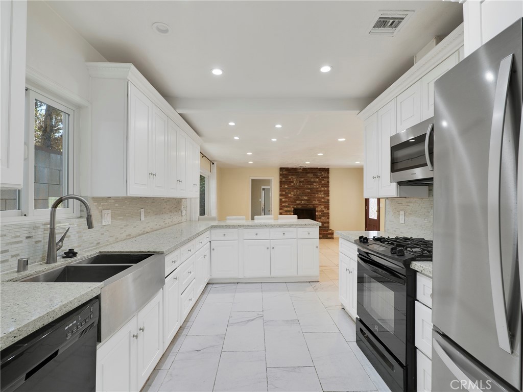1414 Thompson Property Photo 8