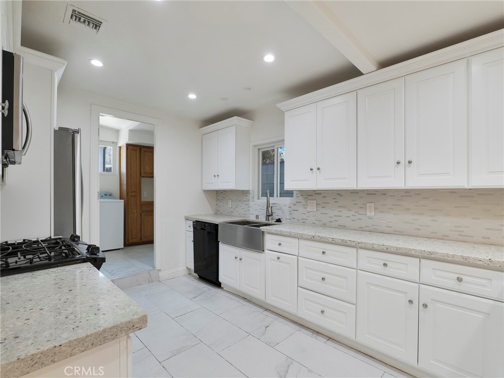 1414 Thompson Property Photo 9