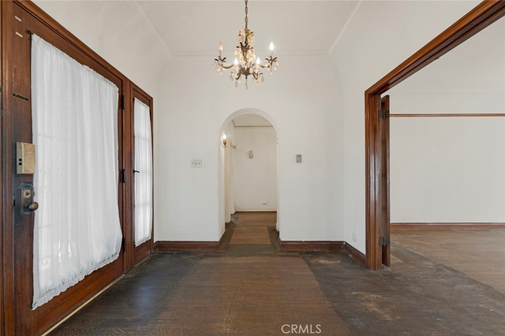 1224 S Wilton Place Property Photo 6